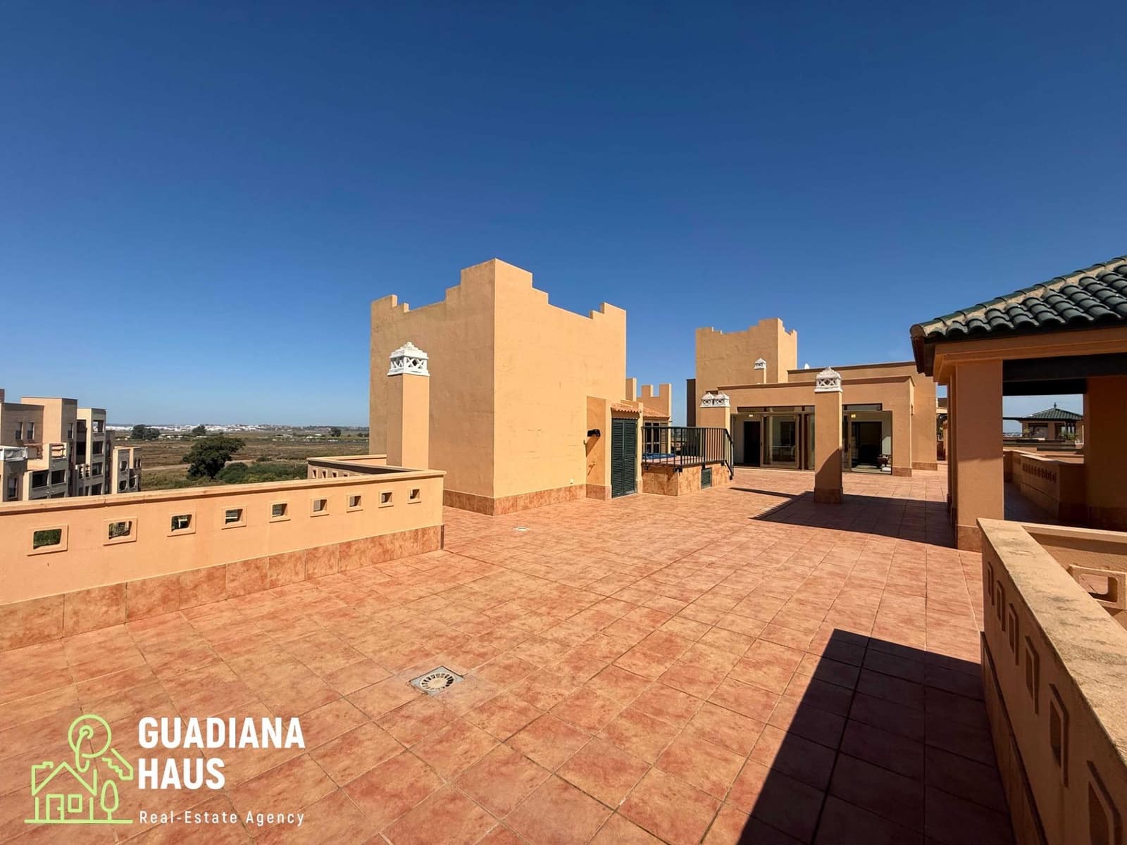 Ático de 3 habitaciones en Isla Canela en venta con piscina garaje - 690.000 € (Ref: 10147181)