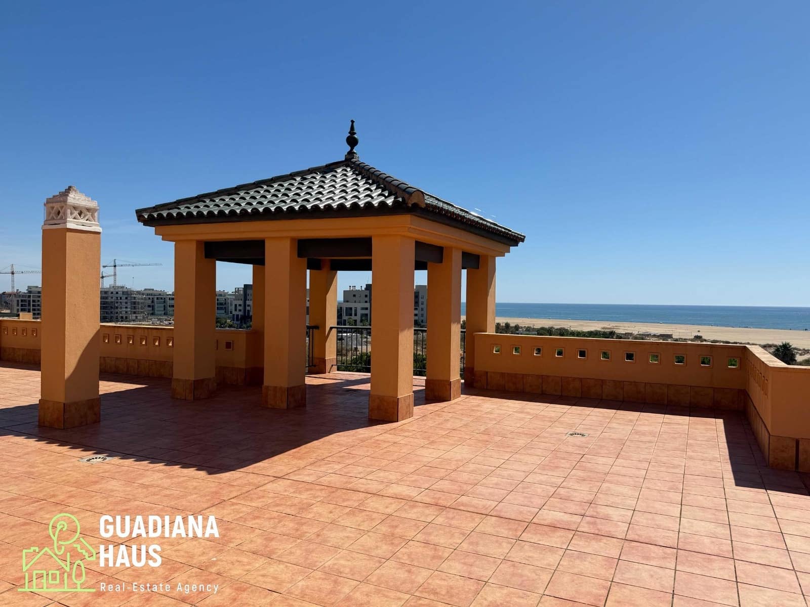 Ático de 3 habitaciones en Isla Canela en venta con piscina garaje - 690.000 € (Ref: 10147181)