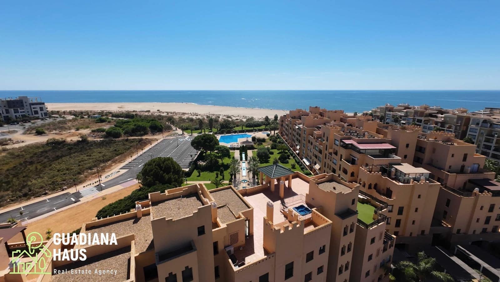 Ático de 3 habitaciones en Isla Canela en venta con piscina garaje - 690.000 € (Ref: 10147181)