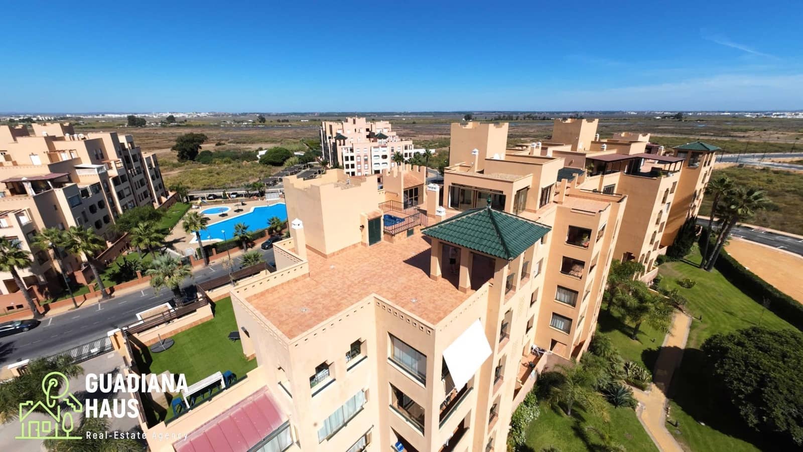 Ático de 3 habitaciones en Isla Canela en venta con piscina garaje - 690.000 € (Ref: 10147181)