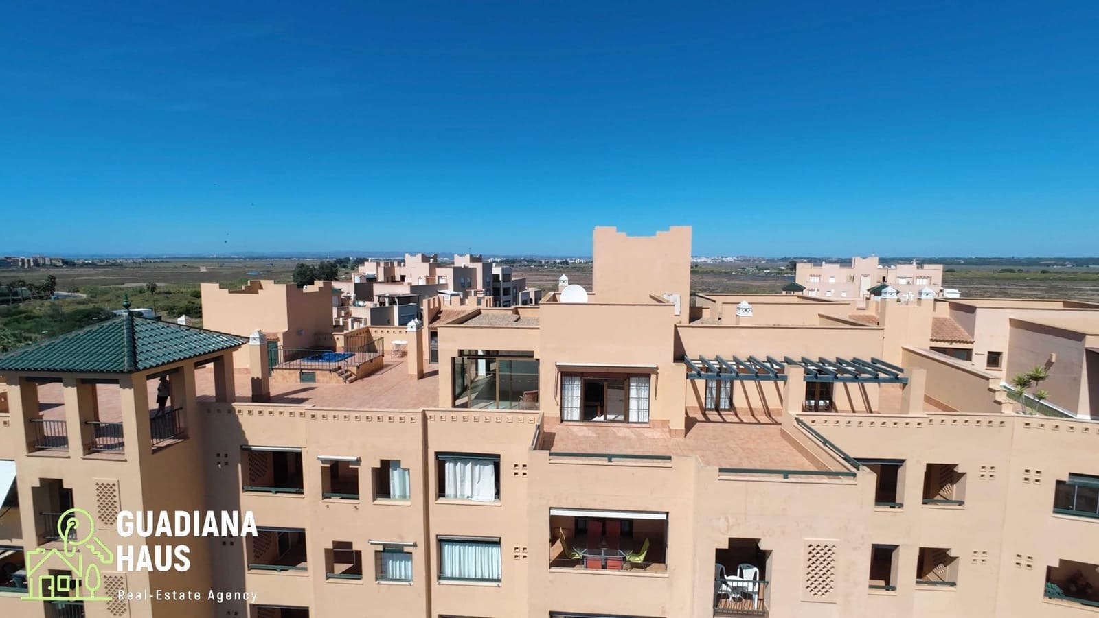 Ático de 3 habitaciones en Isla Canela en venta con piscina garaje - 690.000 € (Ref: 10147181)