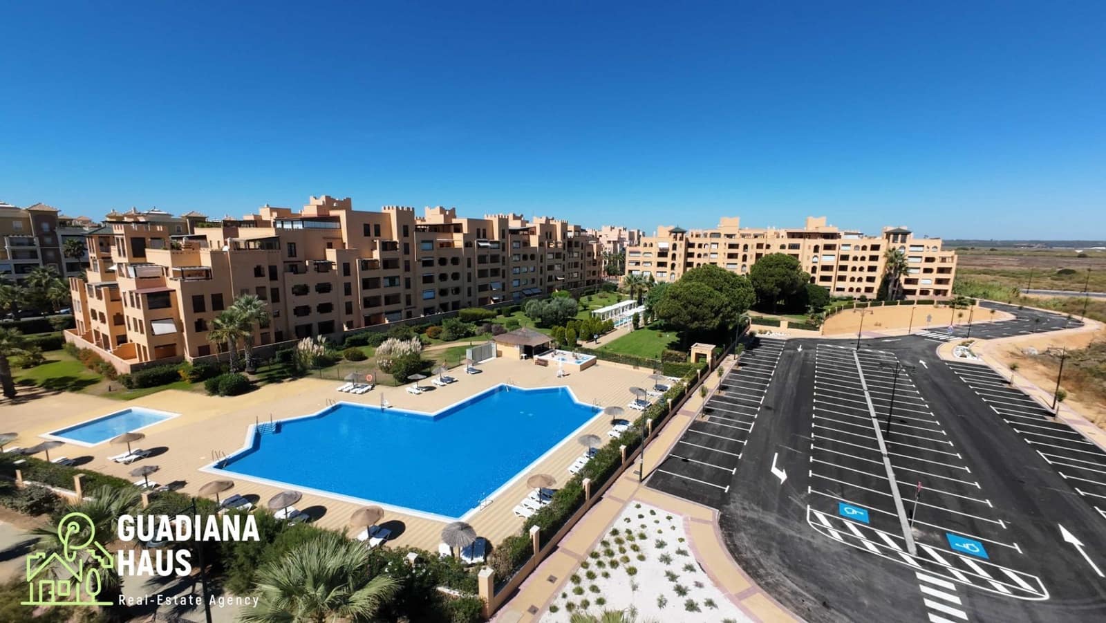 Ático de 3 habitaciones en Isla Canela en venta con piscina garaje - 690.000 € (Ref: 10147181)