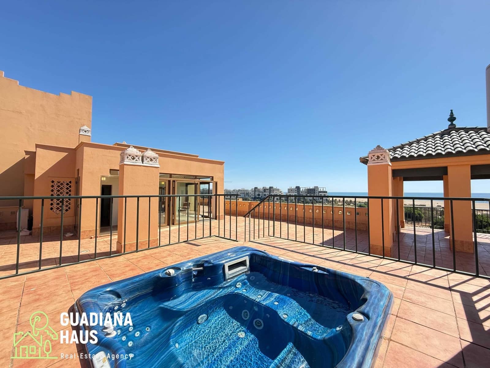 Ático de 3 habitaciones en Isla Canela en venta con piscina garaje - 690.000 € (Ref: 10147181)