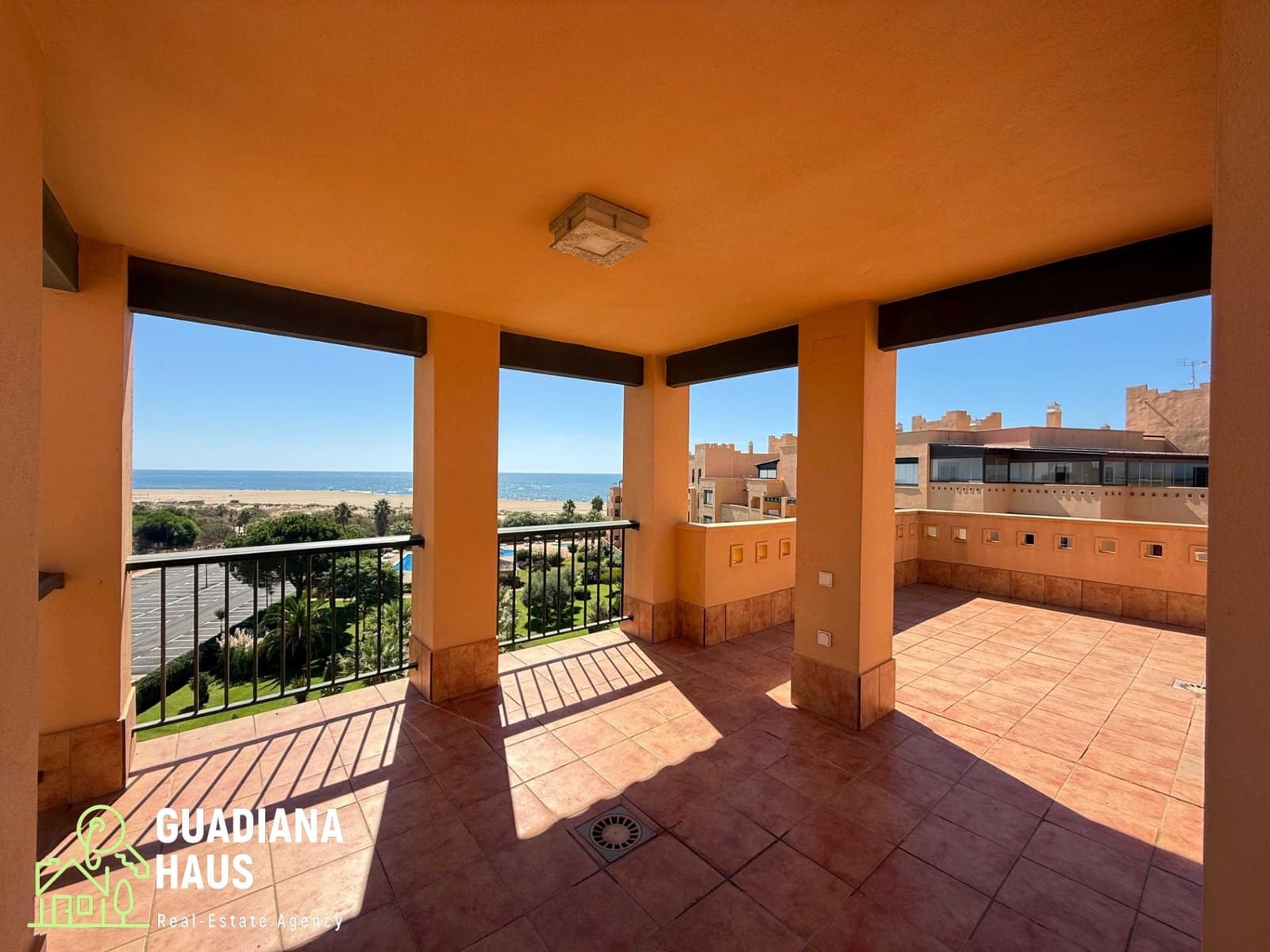 Ático de 3 habitaciones en Isla Canela en venta con piscina garaje - 690.000 € (Ref: 10147181)
