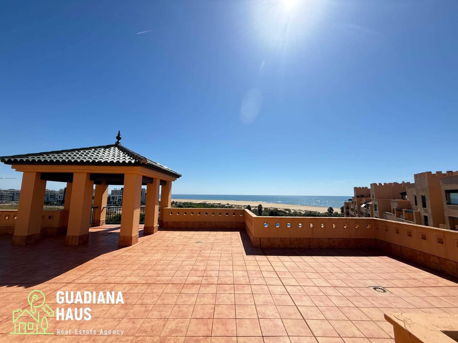 Ático de 3 habitaciones en Isla Canela en venta con piscina garaje - 690.000 € (Ref: 10147181)