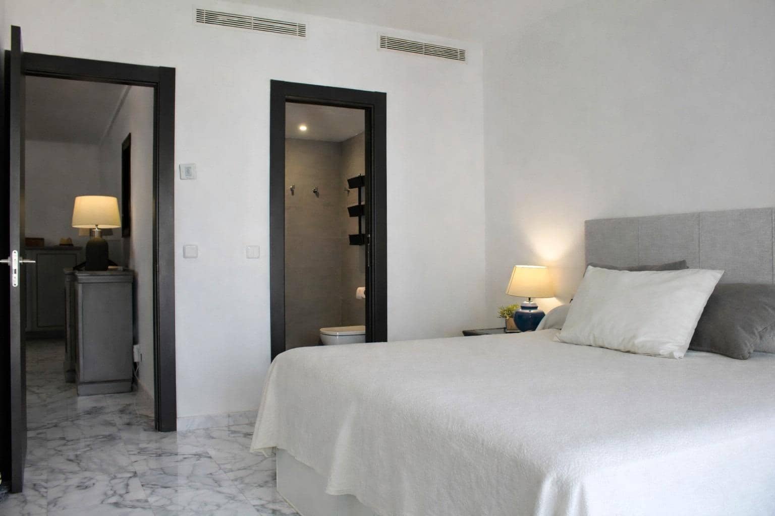 Ático de 3 habitaciones en Marbella en venta con piscina garaje - 1.095.000 € (Ref: 9991515)