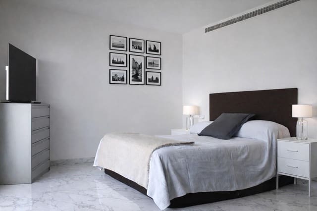 3 sypialnia Penthouse na sprzedaż w Marbella z basenem garażem - 1 095 000 € (Ref: 9991515)