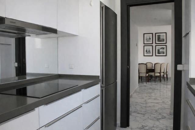 3 sypialnia Penthouse na sprzedaż w Marbella z basenem garażem - 1 095 000 € (Ref: 9991515)