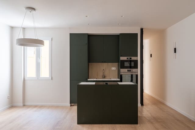 2 slaapkamer Flat te koop in Universidad, Madrid stad - € 650.000 (Ref: 9950583)