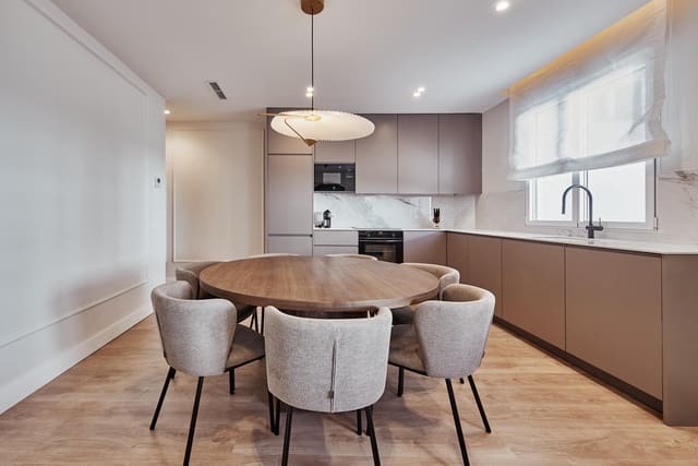 4 sovrum Lägenhet till salu i Niño Jesús, Madrid stad - 1 379 000 € (Ref: 9953397)