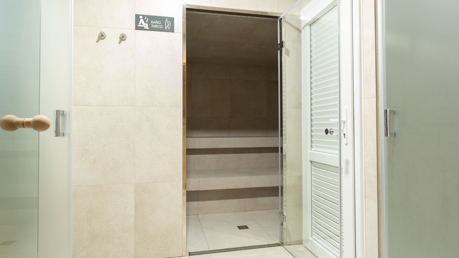 Apartamento de 2 habitaciones en Benidorm en venta con piscina - 795.000 € (Ref: 10059545)