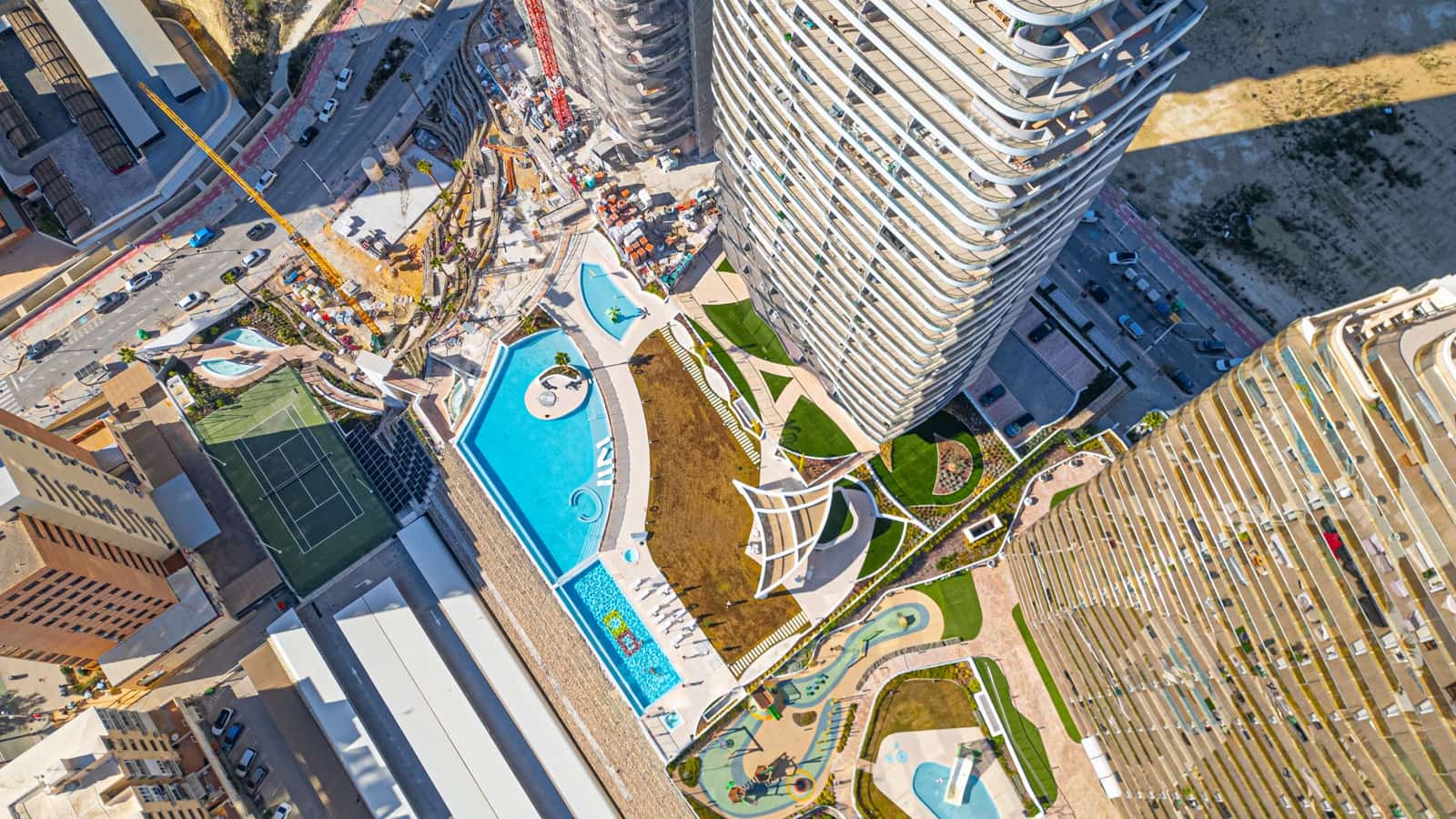 Apartamento de 2 habitaciones en Benidorm en venta con piscina - 795.000 € (Ref: 10059545)