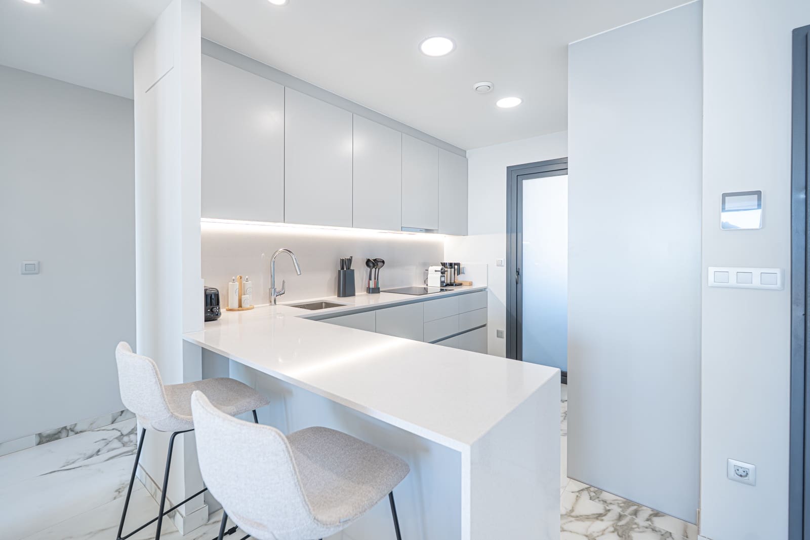 Apartamento de 2 habitaciones en Benidorm en venta con piscina - 795.000 € (Ref: 10059545)