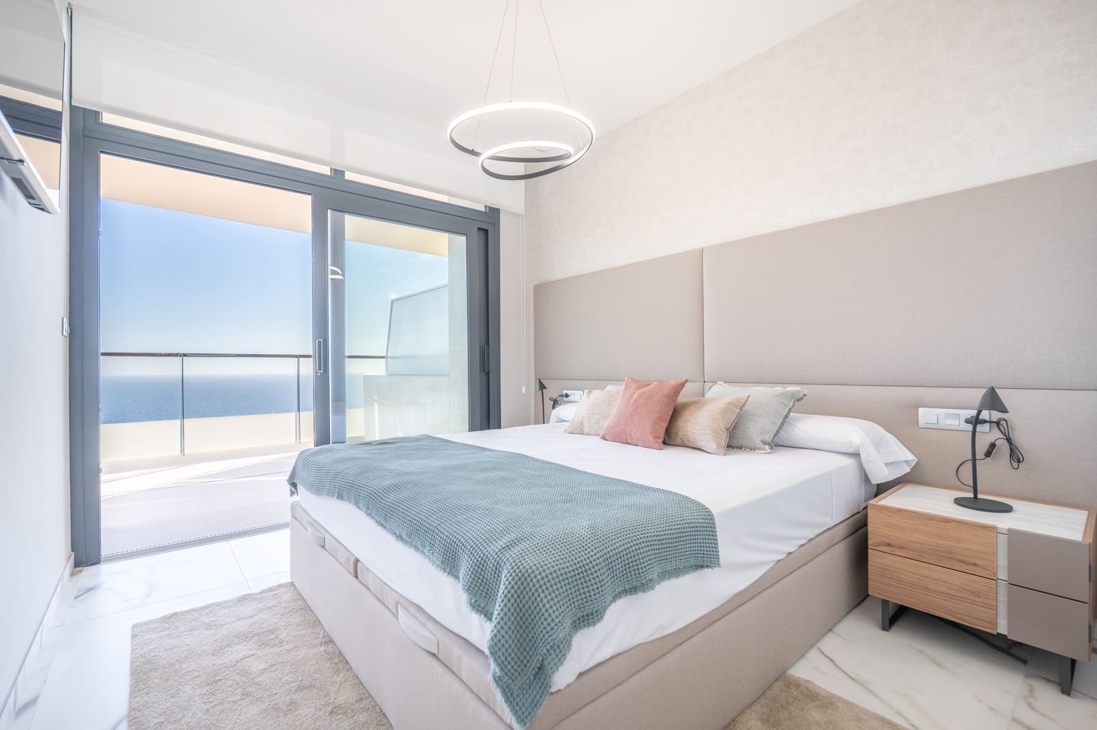 Apartamento de 2 habitaciones en Benidorm en venta con piscina - 795.000 € (Ref: 10059545)