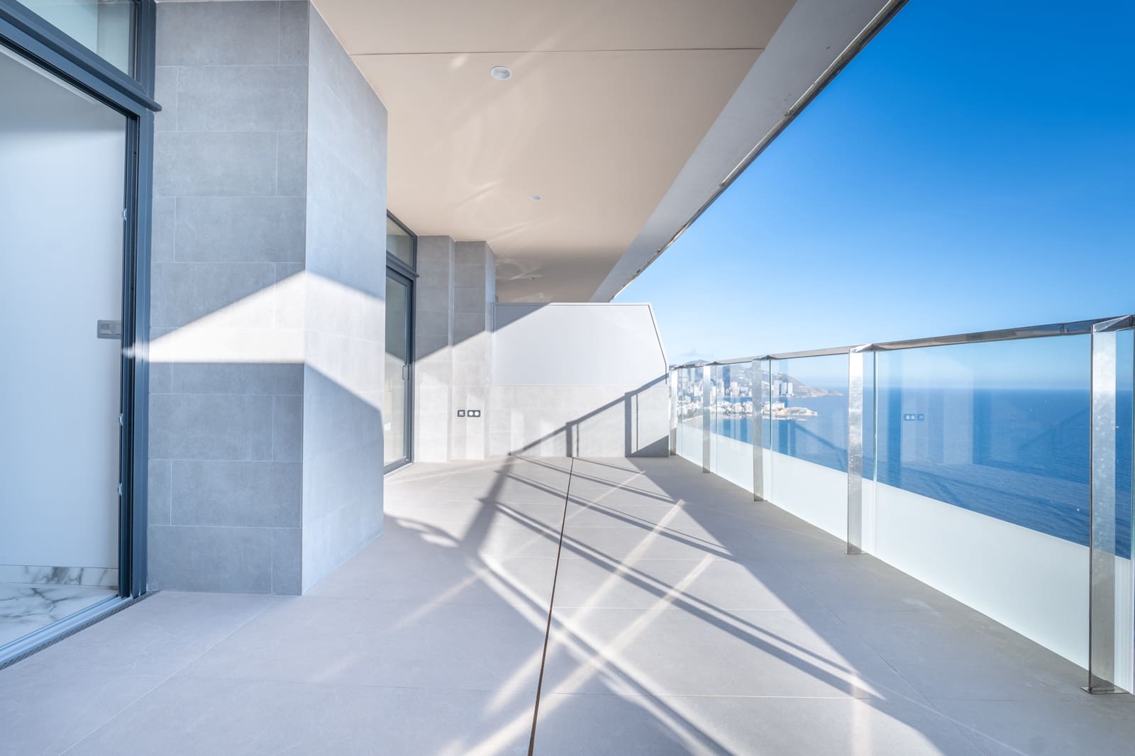 Apartamento de 2 habitaciones en Benidorm en venta con piscina - 795.000 € (Ref: 10059545)