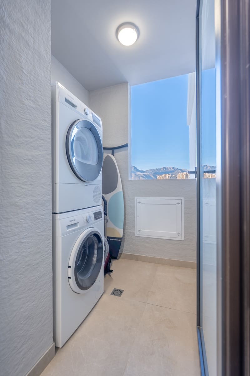 Apartamento de 2 habitaciones en Benidorm en venta con piscina - 795.000 € (Ref: 10059545)