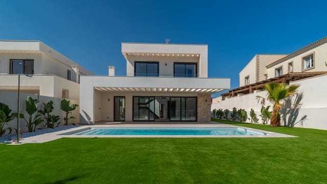 4 bedroom Villa for sale in Los Balcones - Los Altos, Torrevieja with pool - € 895,000 (Ref: 10059546)