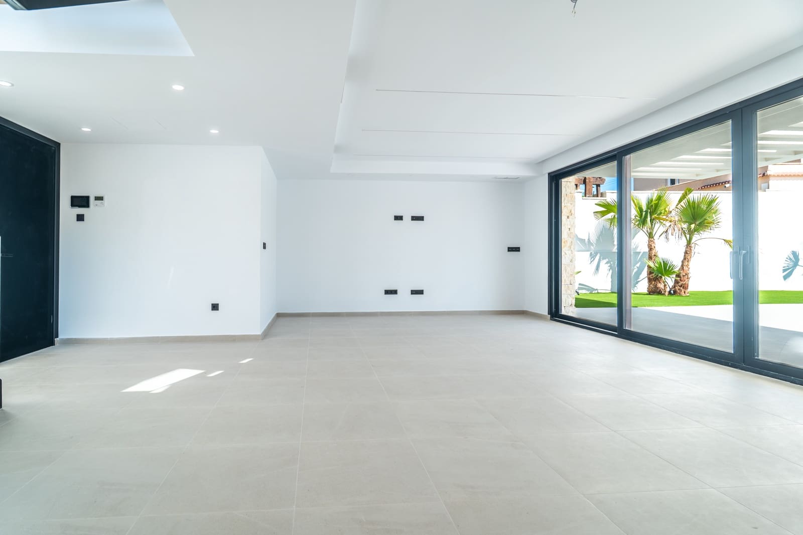 4 bedroom Villa for sale in Torrevieja with pool - € 895,000 (Ref: 10059546)
