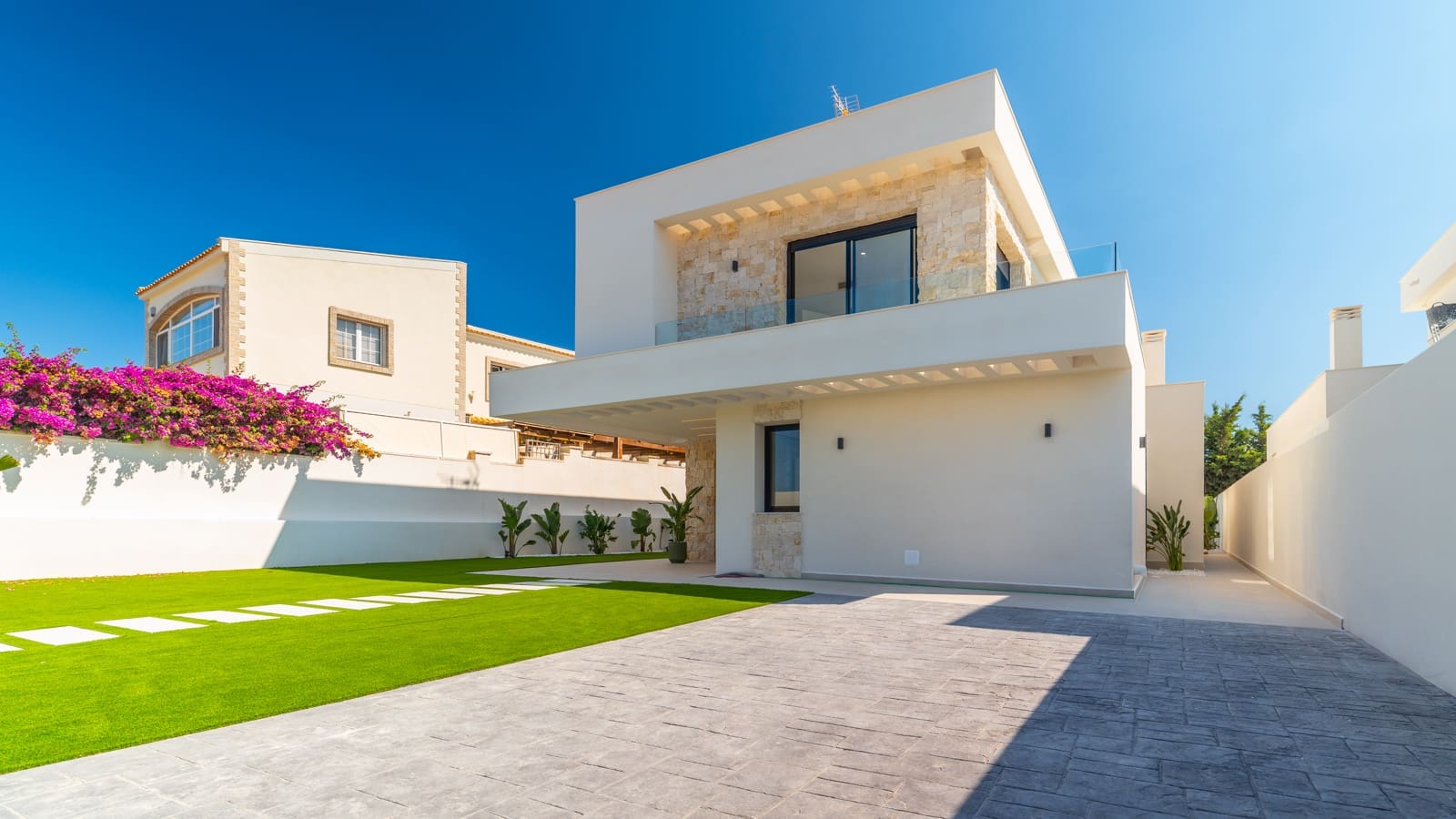 4 bedroom Villa for sale in Torrevieja with pool - € 895,000 (Ref: 10059546)