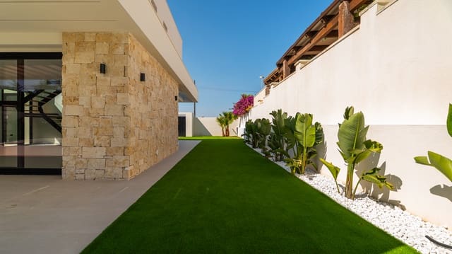 4 bedroom Villa for sale in Los Balcones - Los Altos, Torrevieja with pool - € 895,000 (Ref: 10059546)