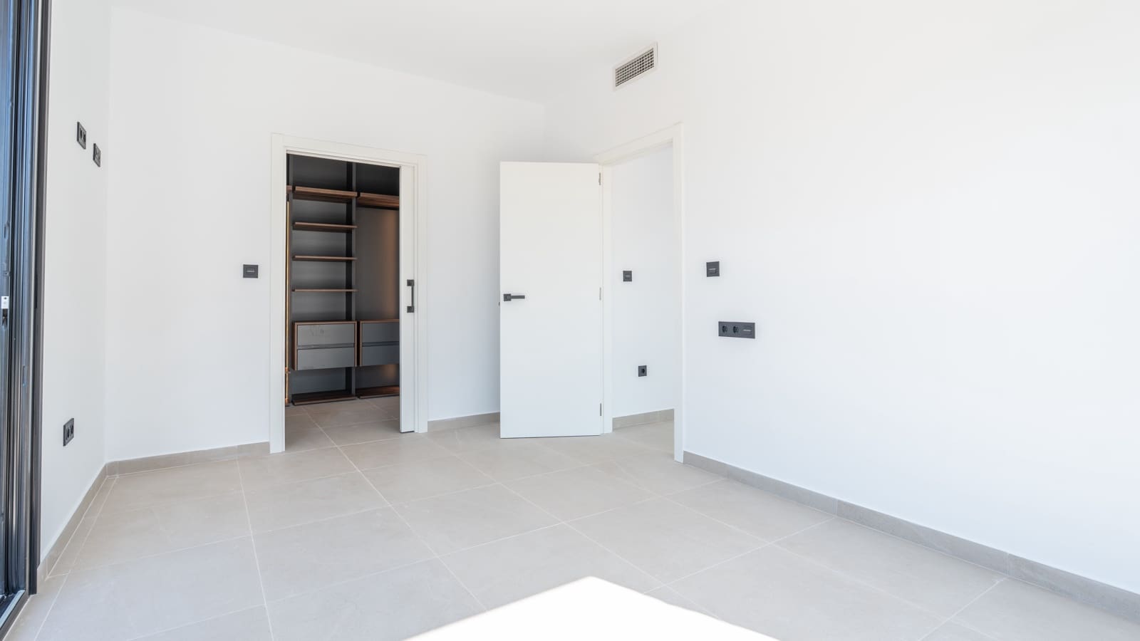 4 bedroom Villa for sale in Torrevieja with pool - € 895,000 (Ref: 10059546)