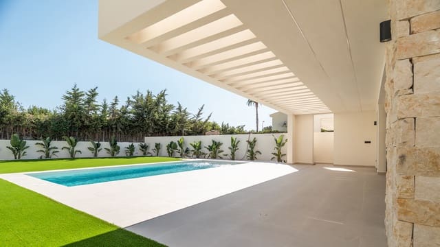 4 bedroom Villa for sale in Los Balcones - Los Altos, Torrevieja with pool - € 895,000 (Ref: 10059546)