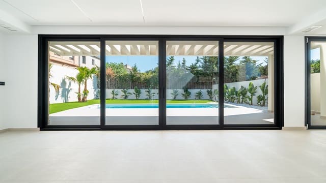 4 bedroom Villa for sale in Los Balcones - Los Altos, Torrevieja with pool - € 895,000 (Ref: 10059546)