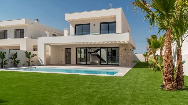 4 bedroom Villa for sale in Los Balcones - Los Altos, Torrevieja with pool - € 895,000 (Ref: 10059546)