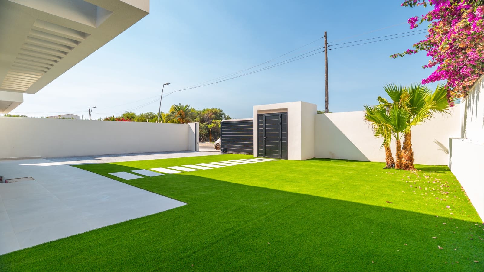4 bedroom Villa for sale in Torrevieja with pool - € 895,000 (Ref: 10059546)