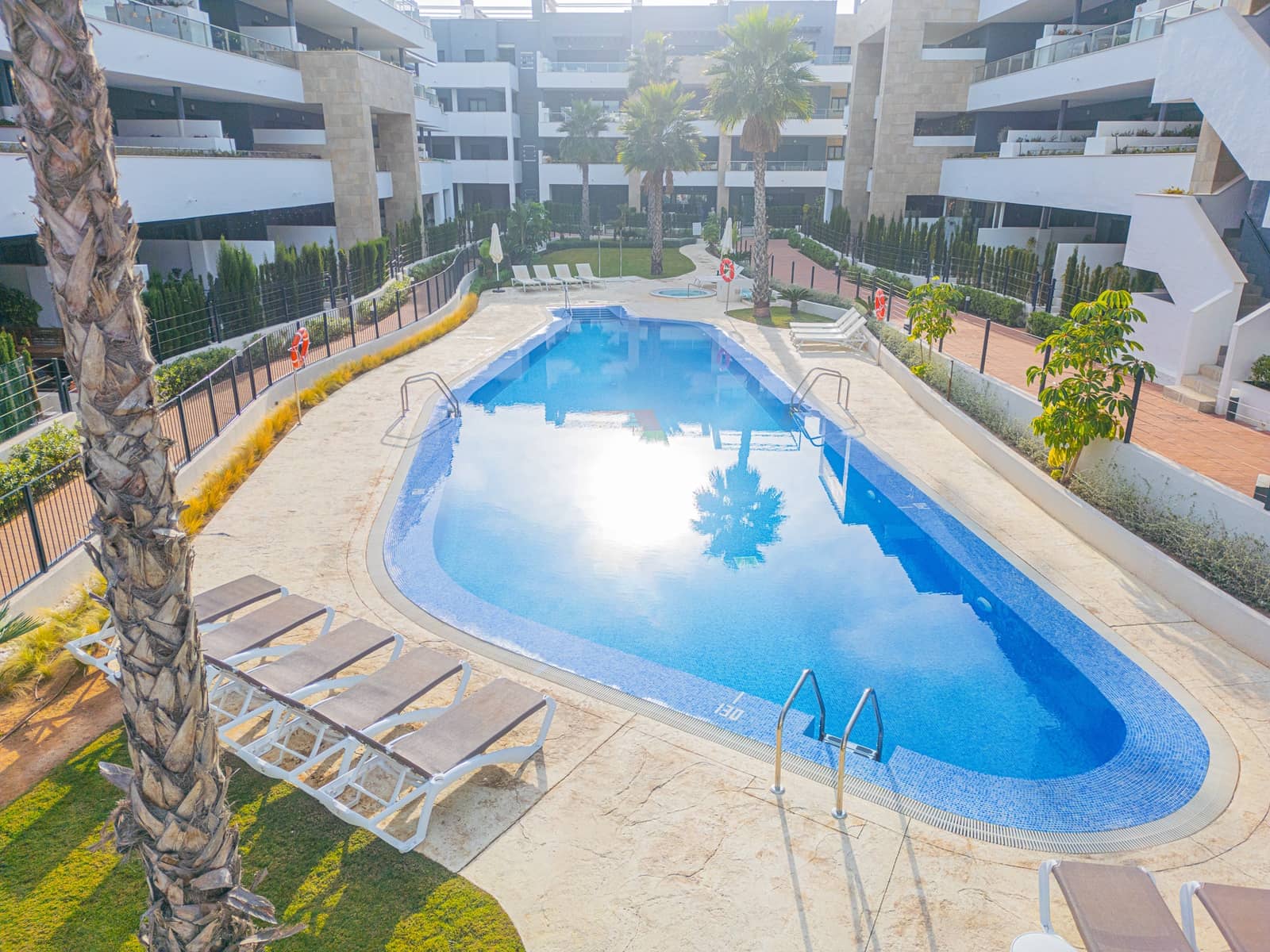 3 sovrum Lägenhet till salu i Playa Flamenca med pool - 515 000 € (Ref: 10059551)