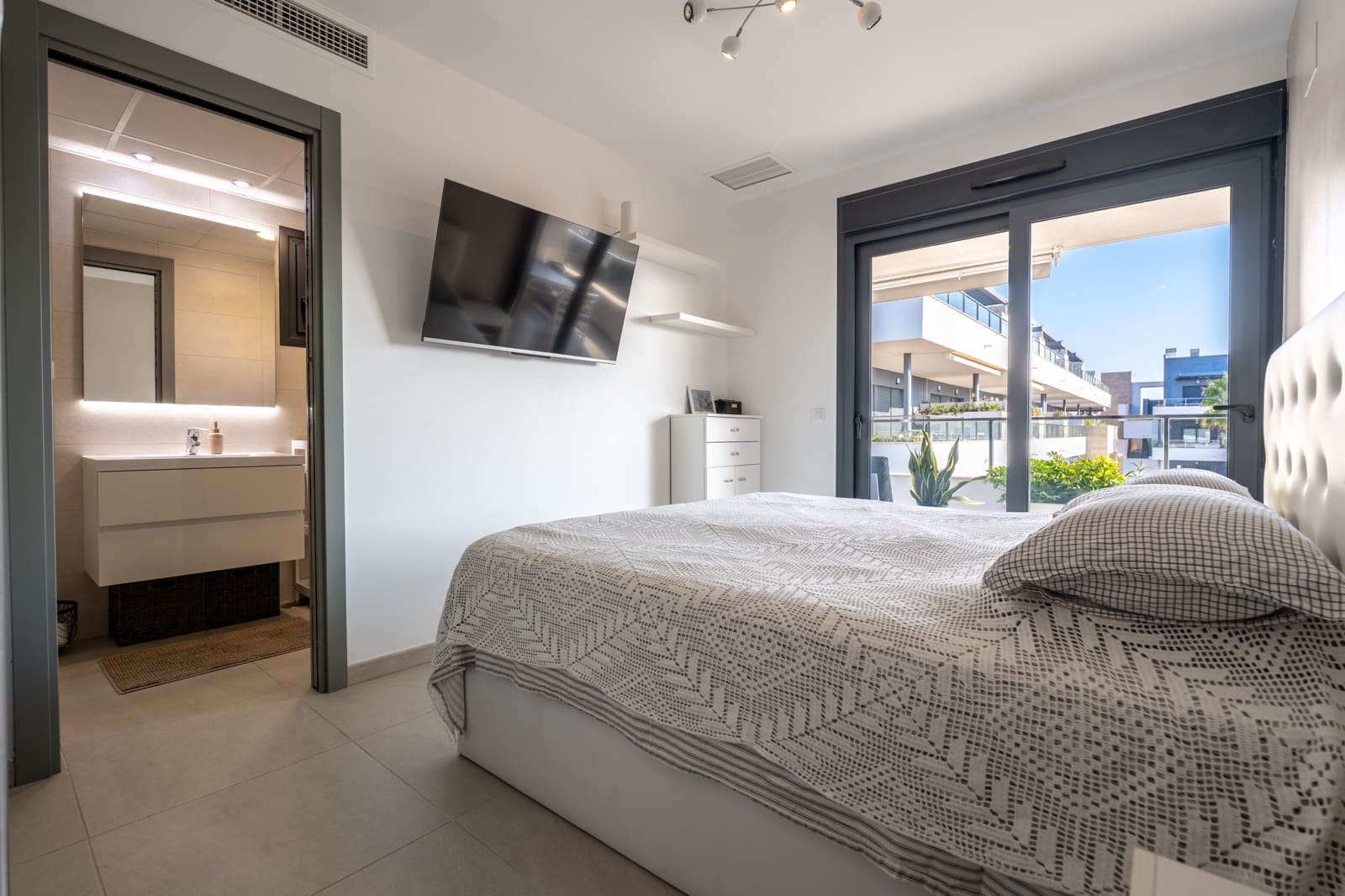 3 sovrum Lägenhet till salu i Playa Flamenca med pool - 515 000 € (Ref: 10059551)