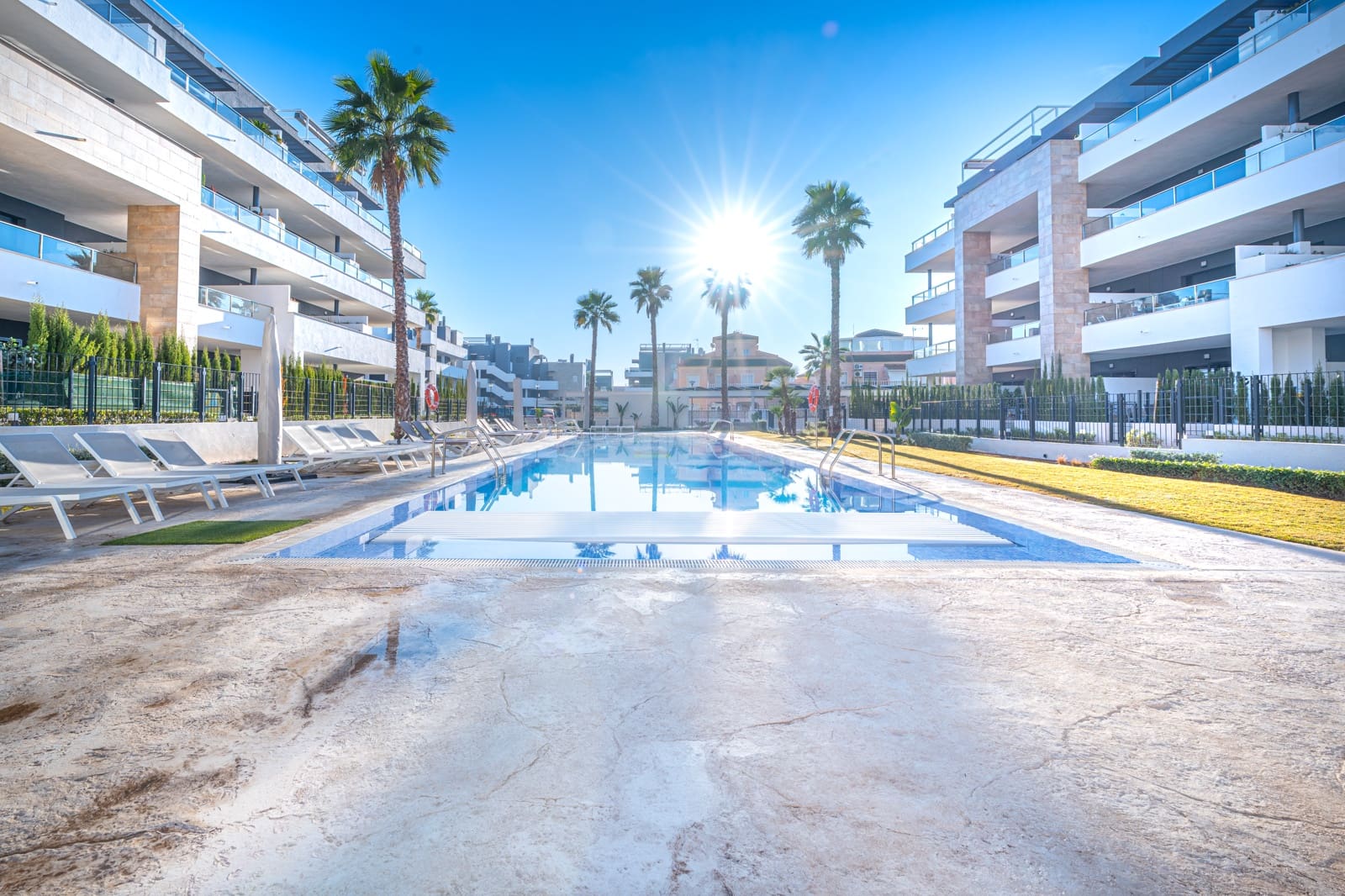 3 sovrum Lägenhet till salu i Playa Flamenca med pool - 515 000 € (Ref: 10059551)