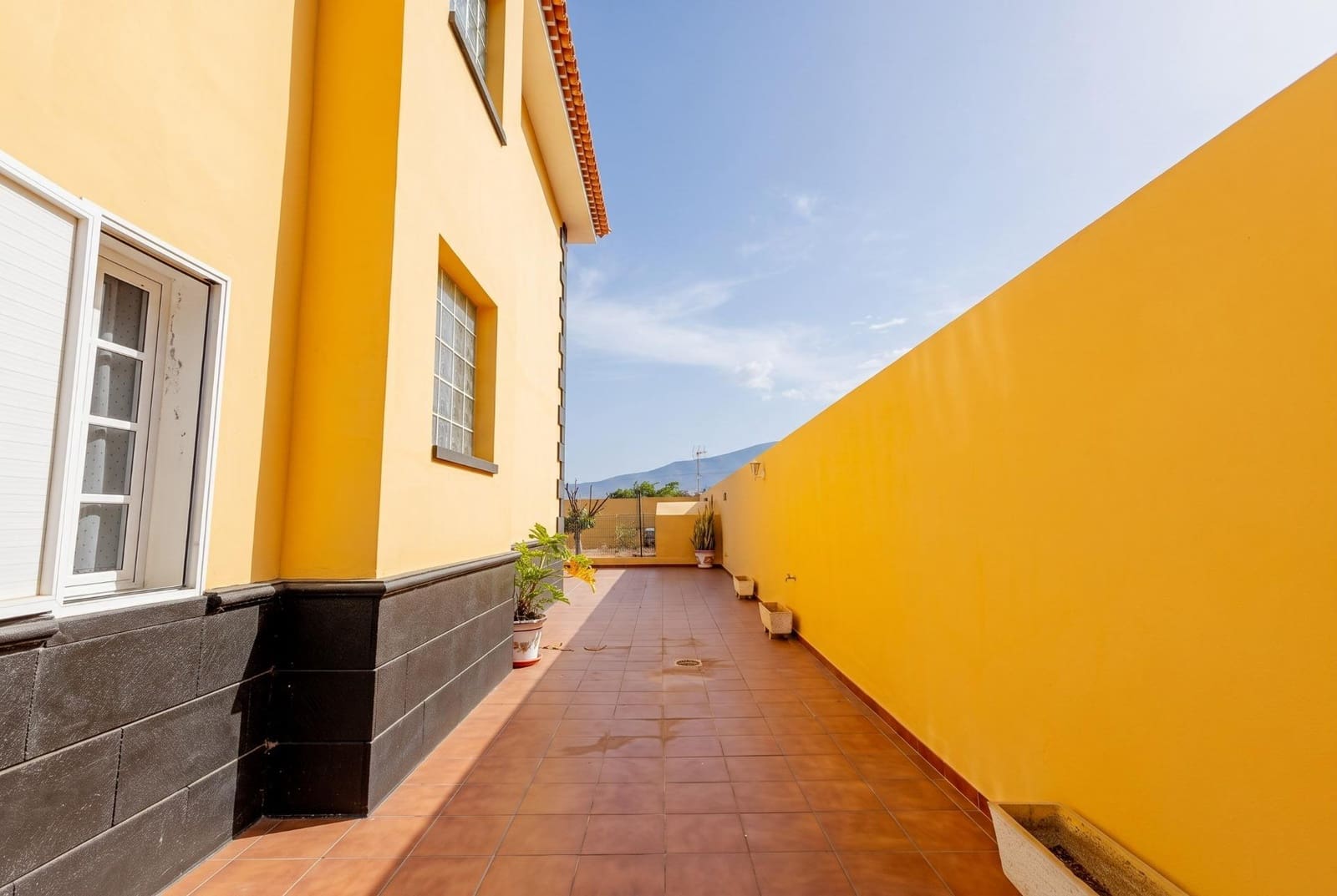 5 Zimmer Villa zu verkaufen in Araya mit Garage - 982.000 € (Ref: 10013452)