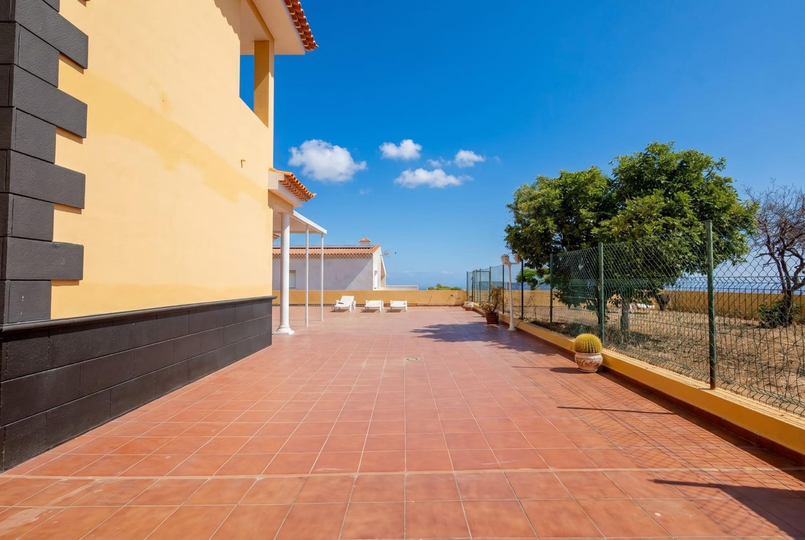 5 Zimmer Villa zu verkaufen in Araya mit Garage - 982.000 € (Ref: 10013452)