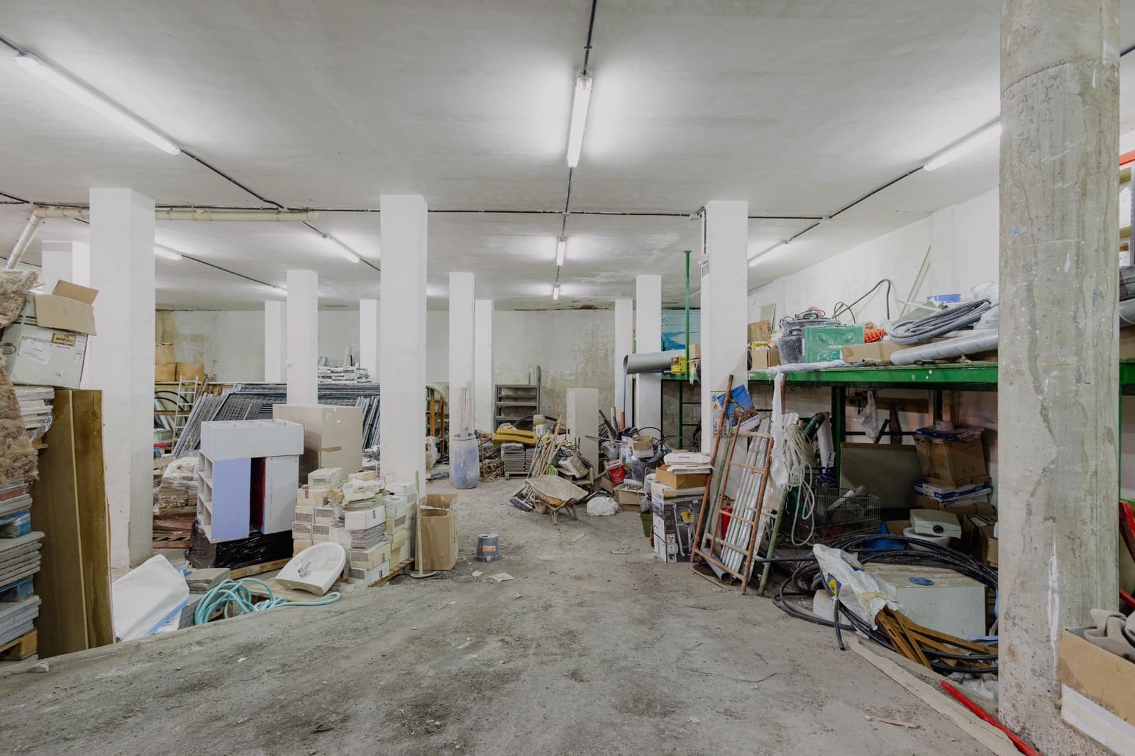 Kaupallinen myytävänä paikassa San Cristobal de La Laguna - 180 000 € (Ref: 10133429)