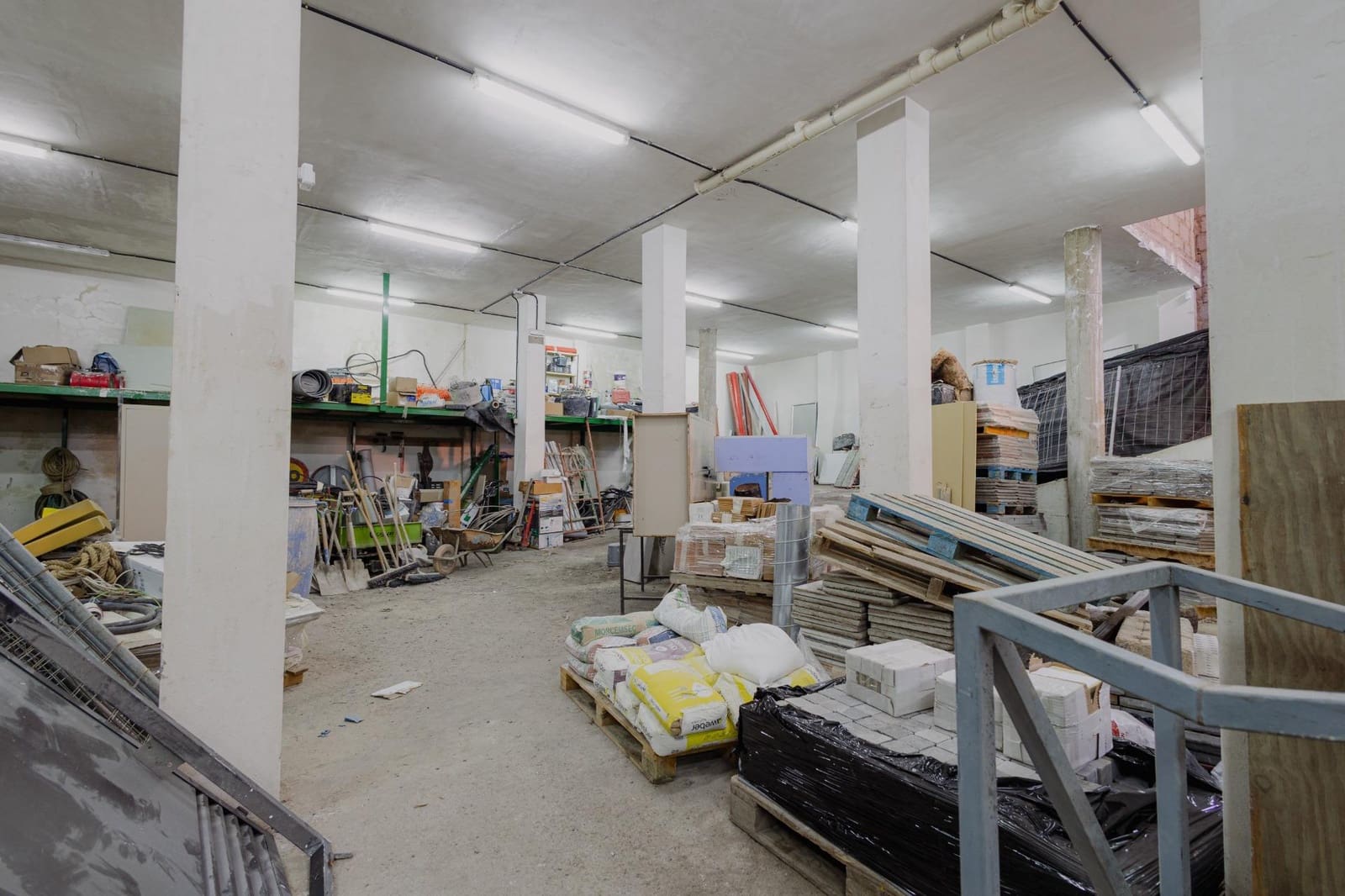 Kaupallinen myytävänä paikassa San Cristobal de La Laguna - 180 000 € (Ref: 10133429)