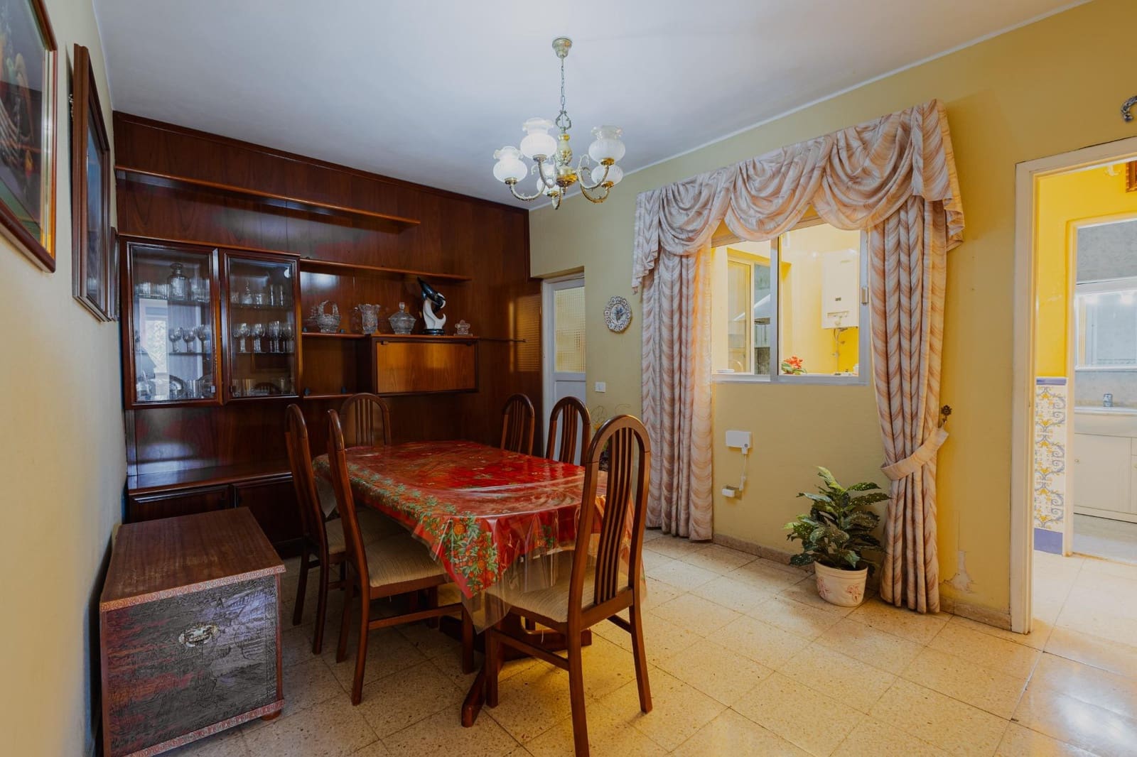 4 slaapkamer Halfvrijstaande villa te koop in Santa Cruz de Tenerife - € 239.000 (Ref: 10133430)