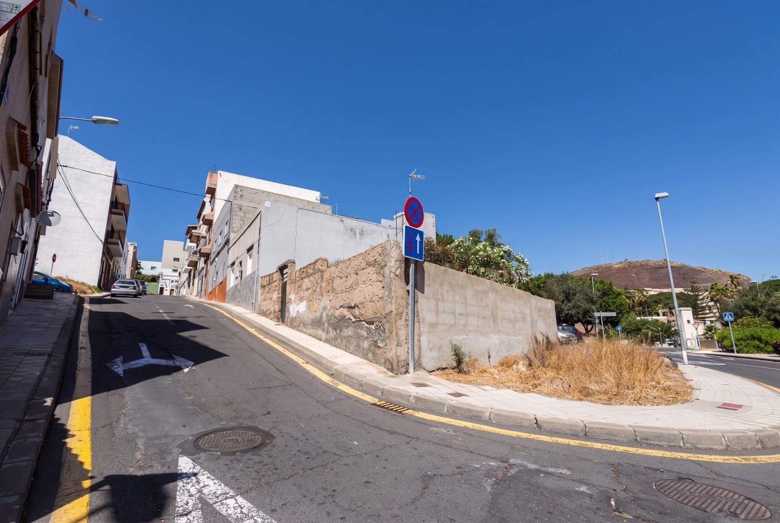 4 slaapkamer Halfvrijstaande villa te koop in Santa Cruz de Tenerife - € 239.000 (Ref: 10133430)