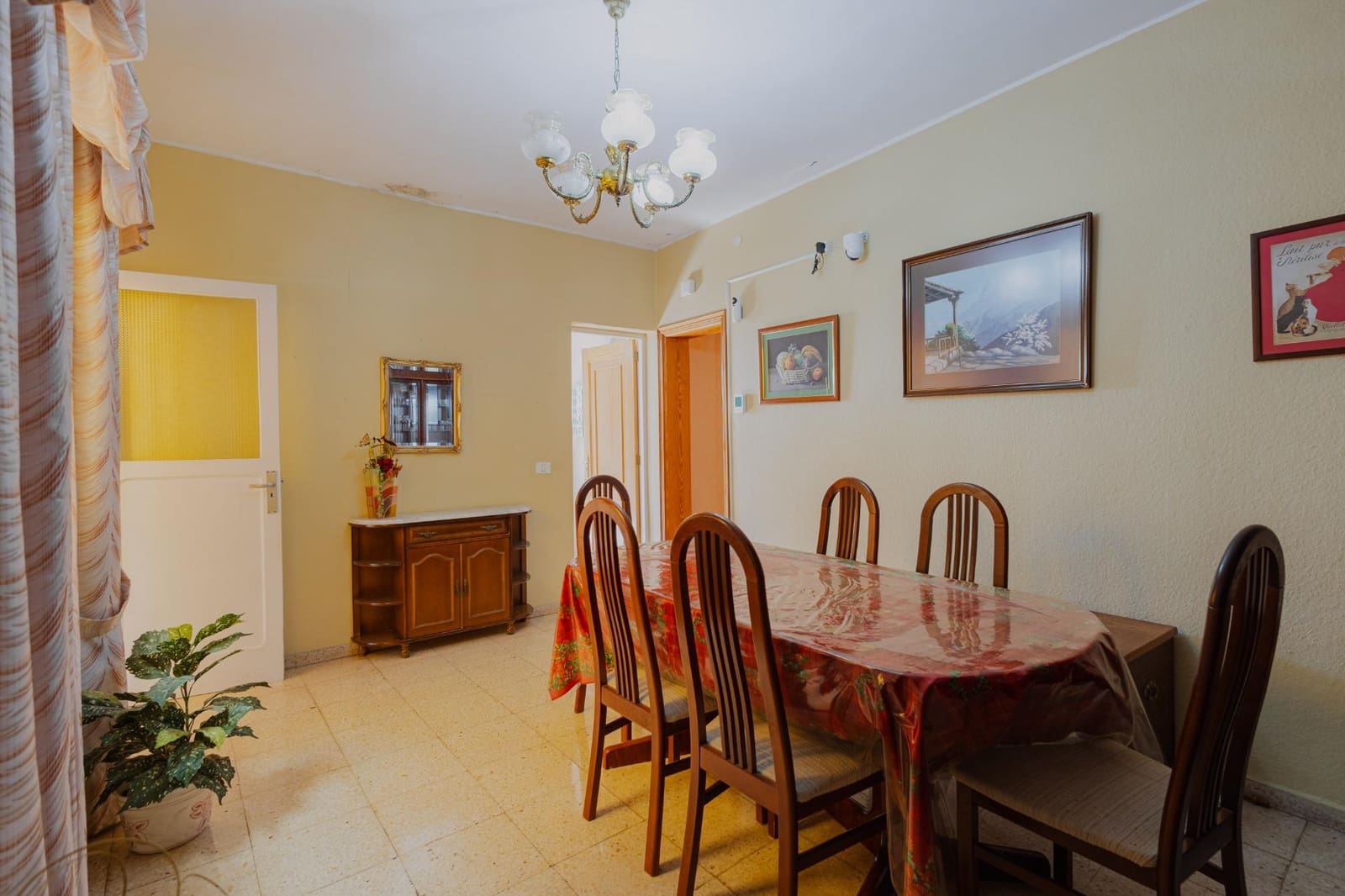 4 slaapkamer Halfvrijstaande villa te koop in Santa Cruz de Tenerife - € 239.000 (Ref: 10133430)
