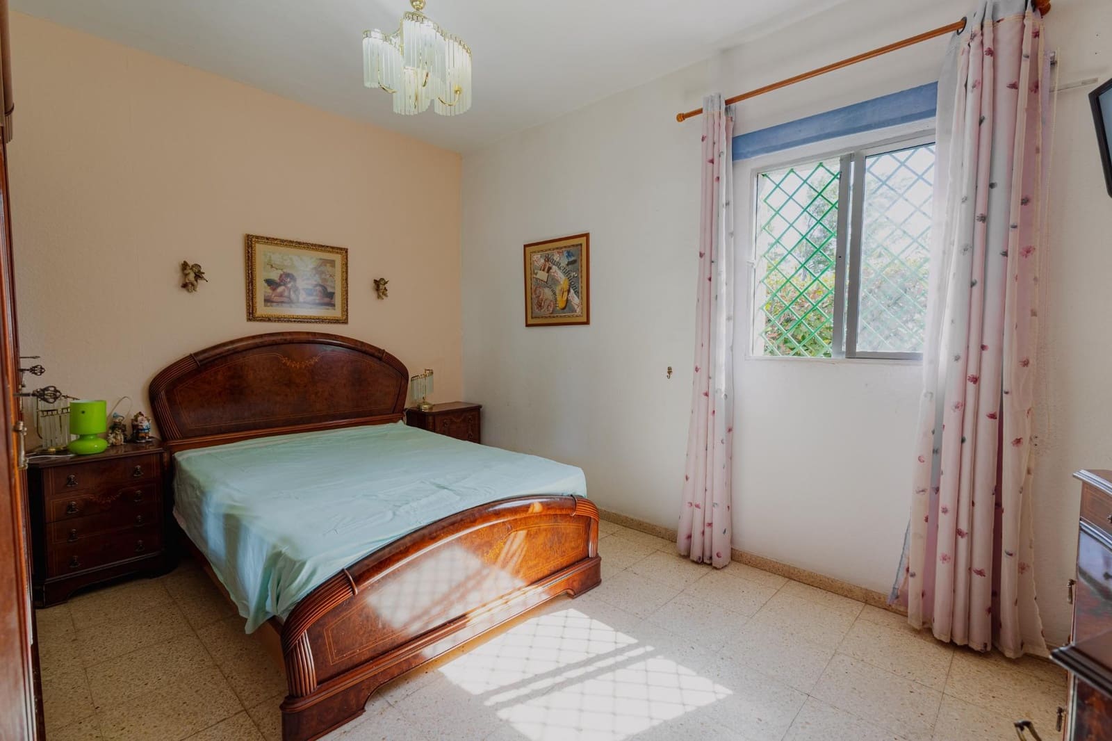 4 slaapkamer Halfvrijstaande villa te koop in Santa Cruz de Tenerife - € 239.000 (Ref: 10133430)