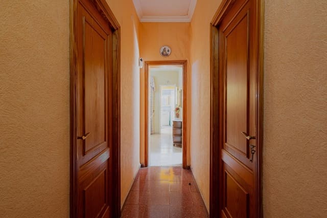 4 slaapkamer Halfvrijstaande villa te koop in Santa Cruz de Tenerife - € 239.000 (Ref: 10133430)