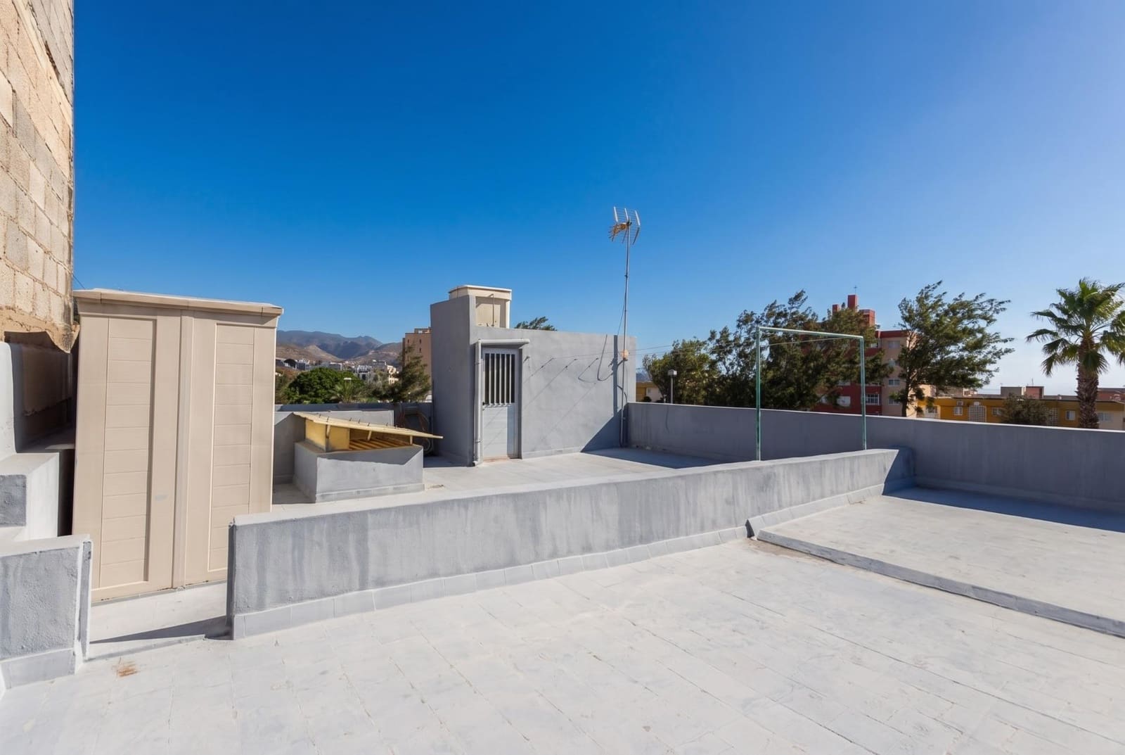 4 slaapkamer Halfvrijstaande villa te koop in Santa Cruz de Tenerife - € 239.000 (Ref: 10133430)