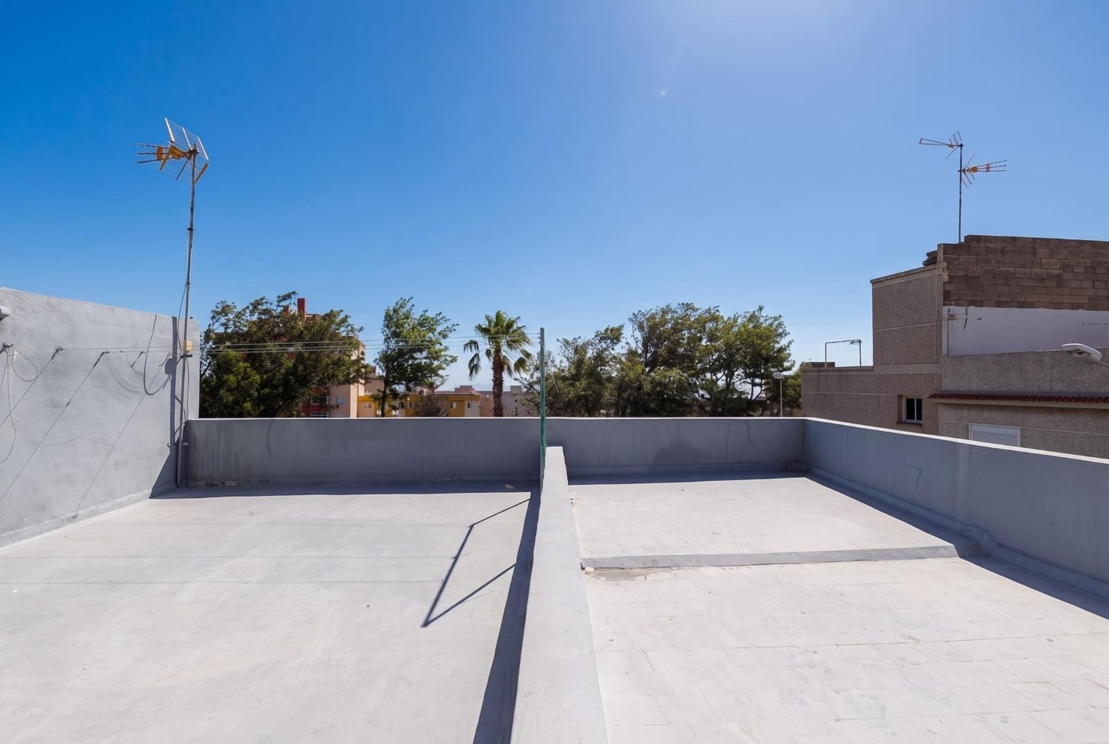 4 slaapkamer Halfvrijstaande villa te koop in Santa Cruz de Tenerife - € 239.000 (Ref: 10133430)