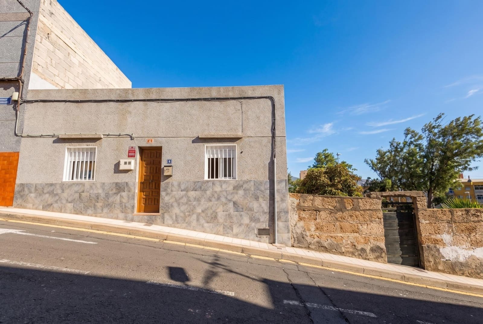 4 slaapkamer Halfvrijstaande villa te koop in Santa Cruz de Tenerife - € 239.000 (Ref: 10133430)