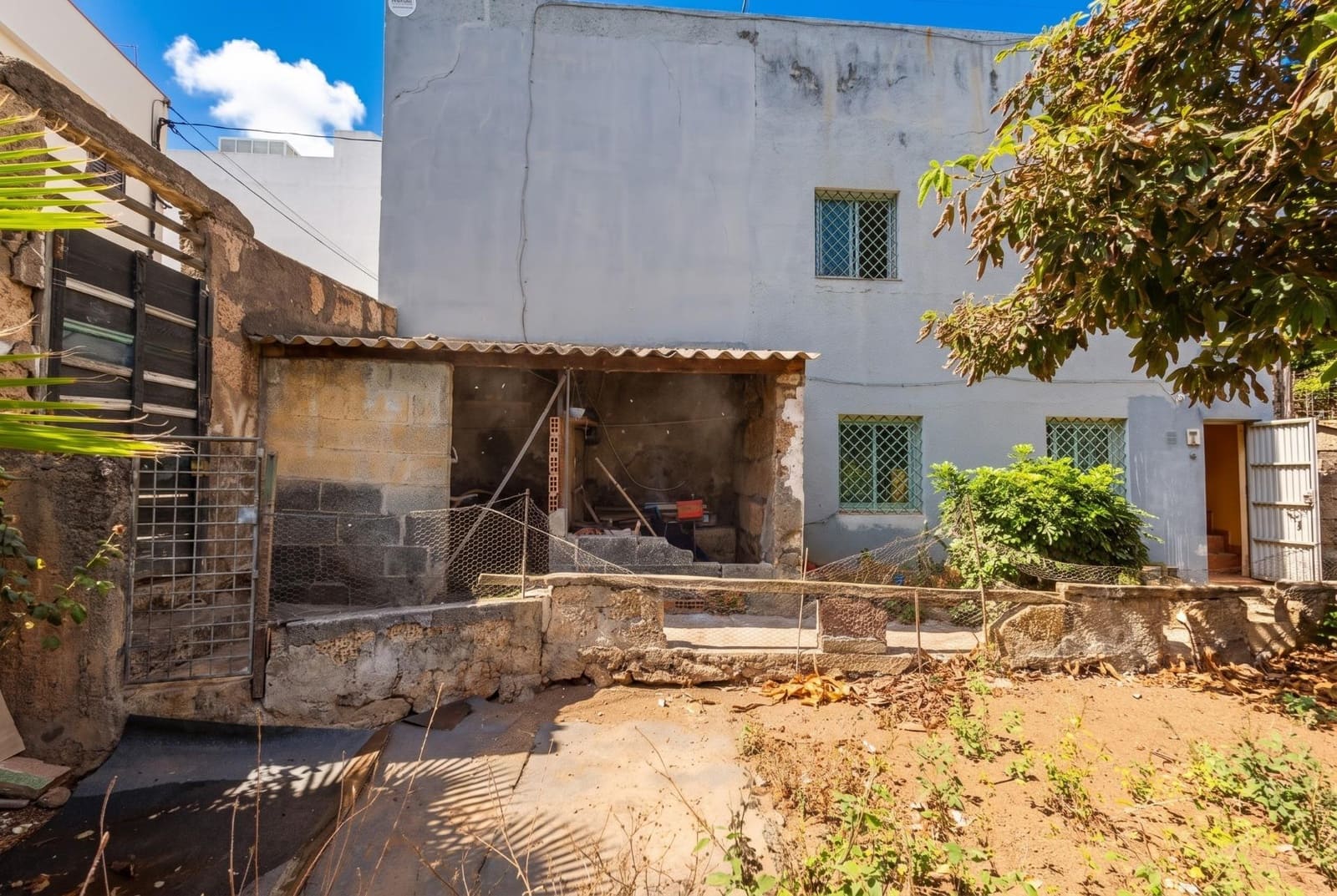4 slaapkamer Halfvrijstaande villa te koop in Santa Cruz de Tenerife - € 239.000 (Ref: 10133430)