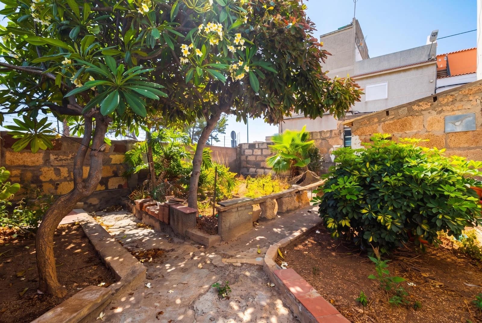 4 slaapkamer Halfvrijstaande villa te koop in Santa Cruz de Tenerife - € 239.000 (Ref: 10133430)