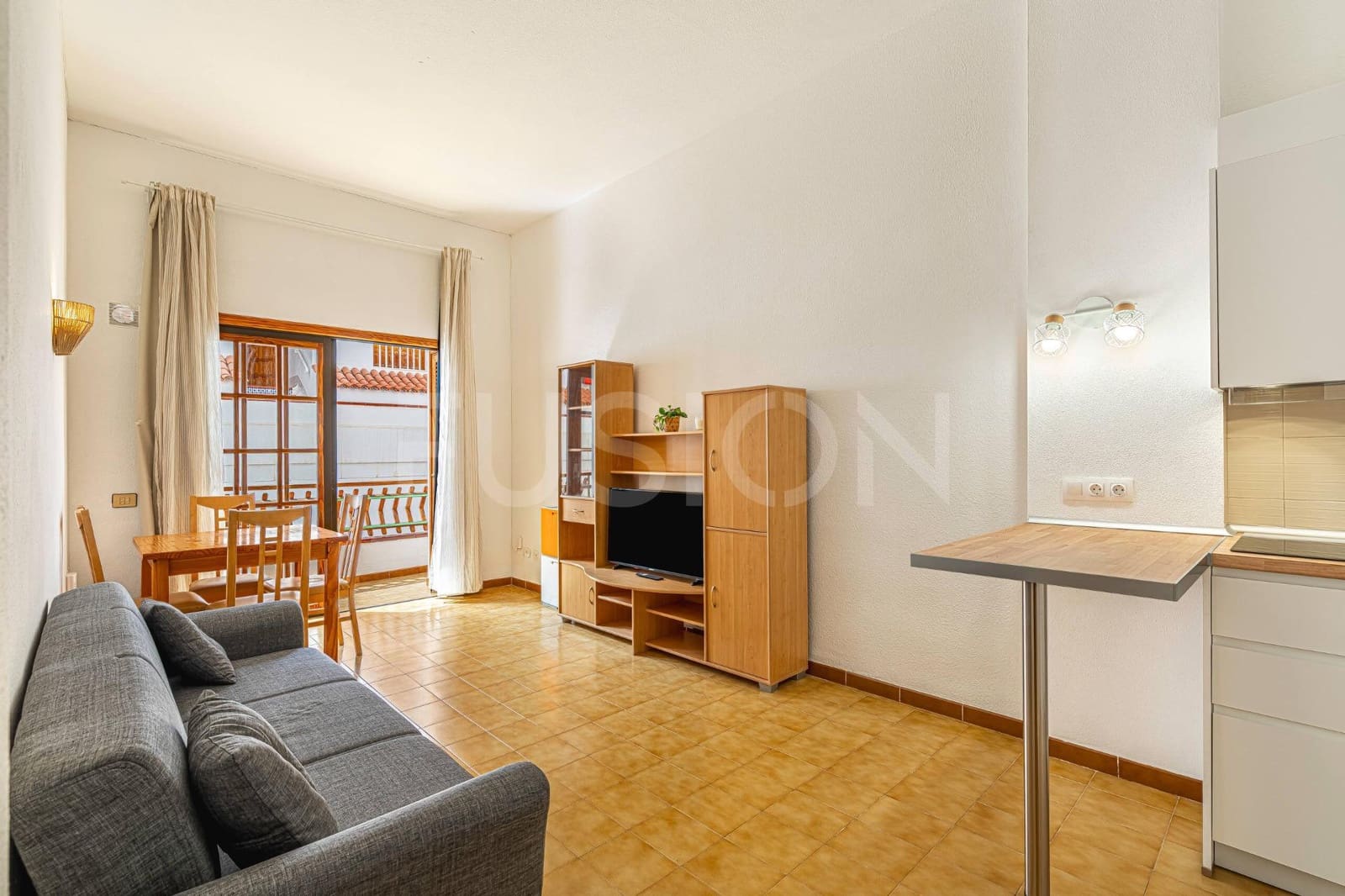 Piso de 1 habitación en Los Cristianos en venta con piscina - 223.000 € (Ref: 10180760)