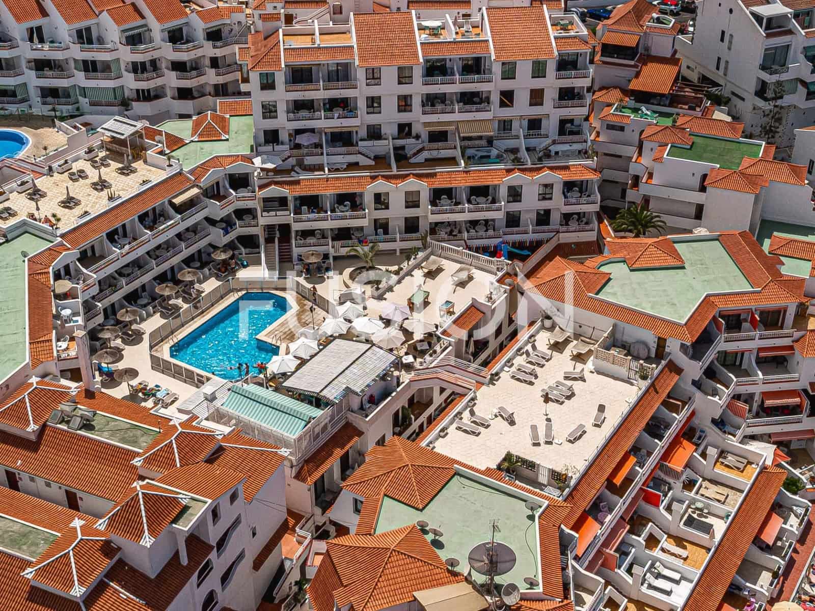 Piso de 1 habitación en Los Cristianos en venta con piscina - 223.000 € (Ref: 10180760)
