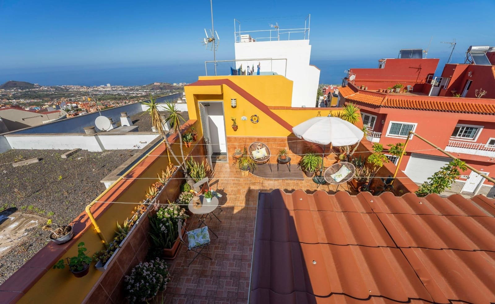 4 bedroom Townhouse for sale in La Orotava - € 280,000 (Ref: 9975780)