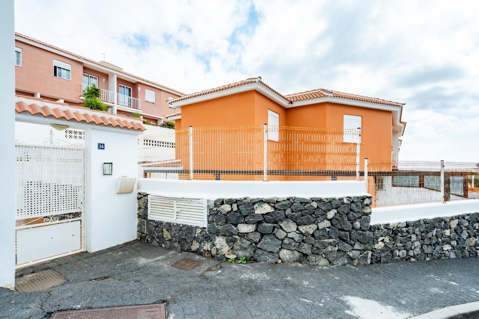3 soverom Rekkehus til salgs i San Isidro de Abona med garasje - € 344 000 (Ref: 9975787)